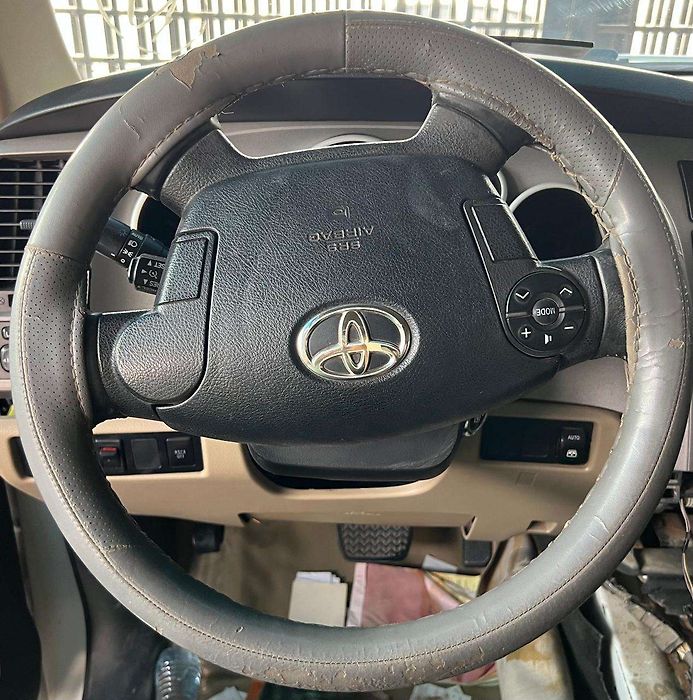 Steering wheel - 2011 Toyota Sequoia