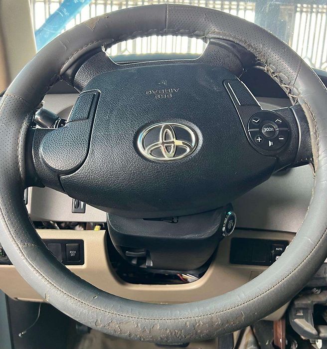 Steering wheel - 2011 Toyota Sequoia