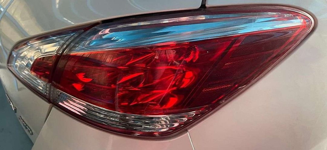 Tail Light (RH) - 2011 Nissan Murano