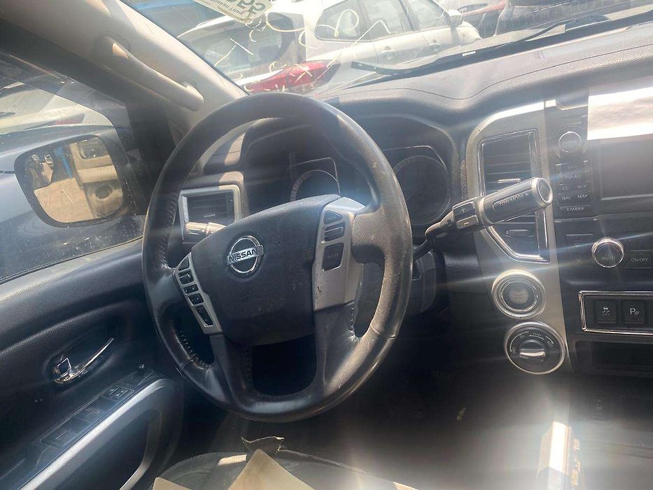 Steering wheel - 2017 Nissan Titan