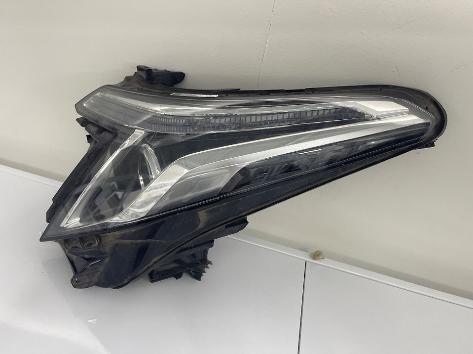 Headlight (RH) - 2017 Cadillac XT5 Luxury