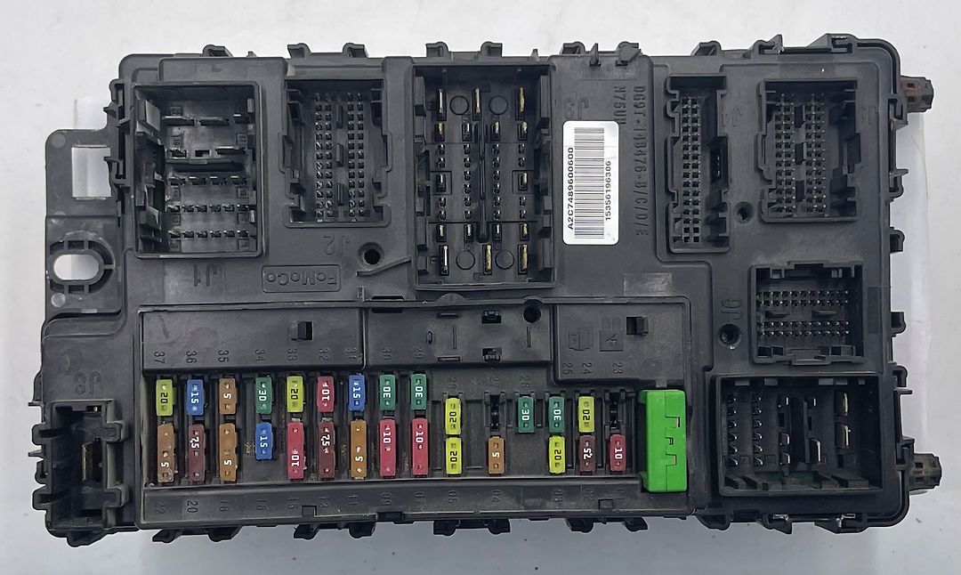 Fuse box - 2016 Ford Edge Titanium