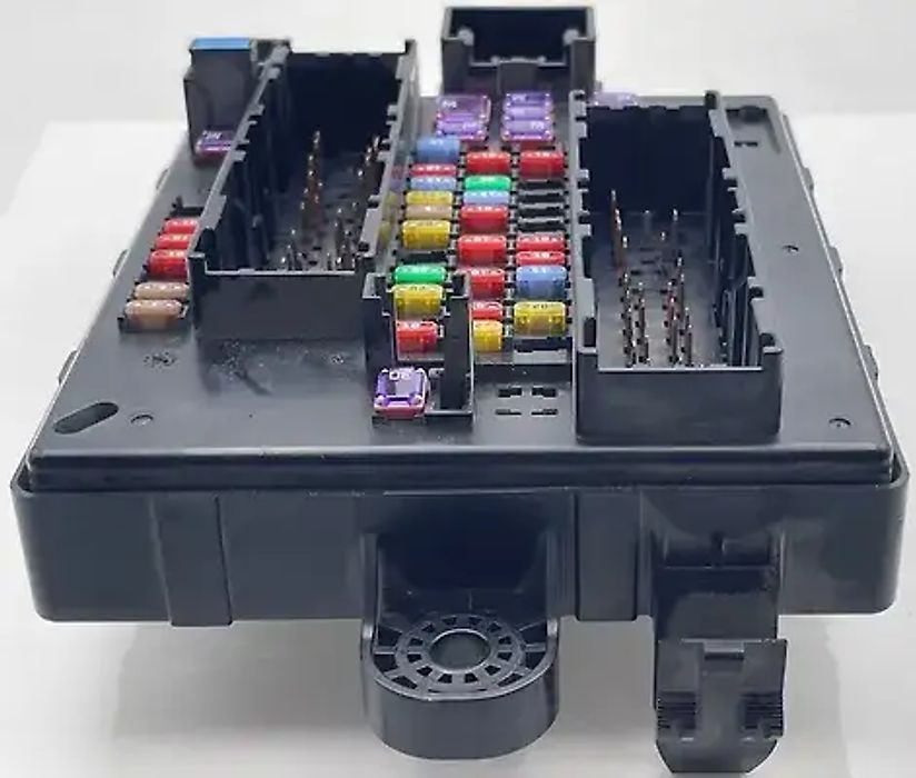 Fuse box - 2018 Cadillac XT5 Premium Luxury