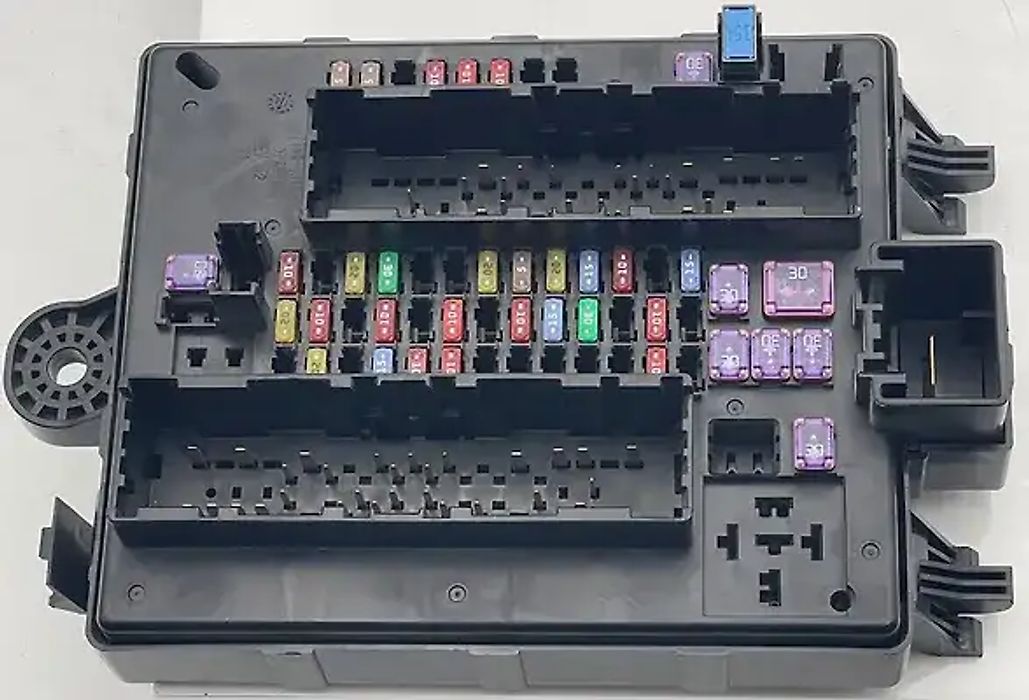 Fuse box - 2018 Cadillac XT5 Premium Luxury