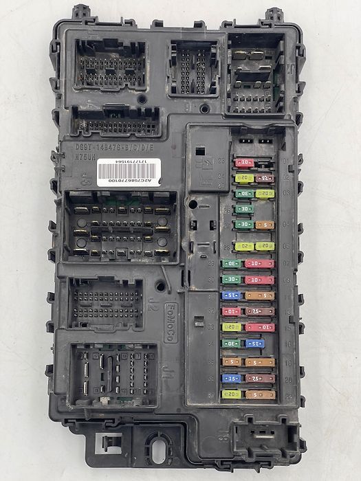 Fuse box - 2017 Lincoln MKX Reserve