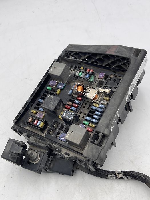 Fuse box - 2017 Cadillac XT5 Luxury