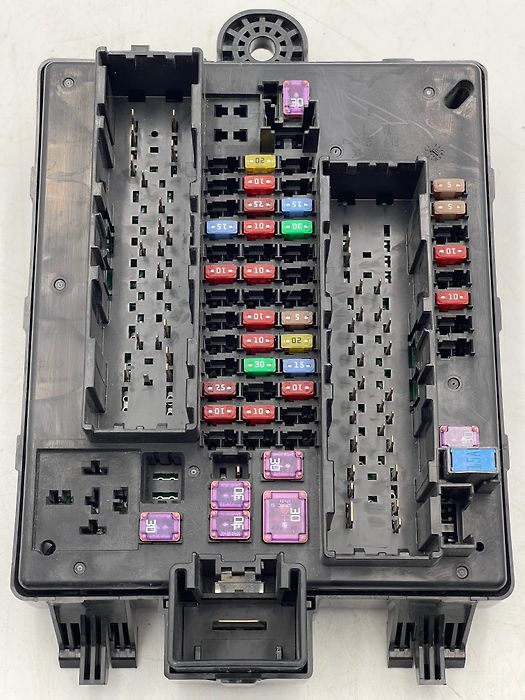 Fuse box - 2020 Chevrolet Traverse LT Cloth