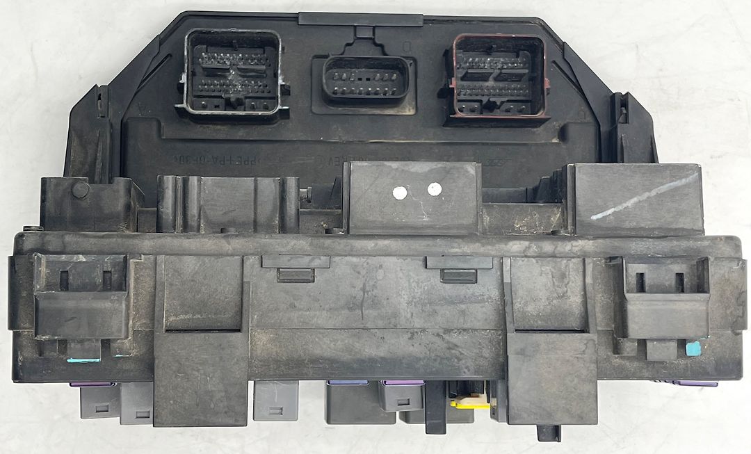 Fuse box - 2014 Jeep Grand Cherokee Overland