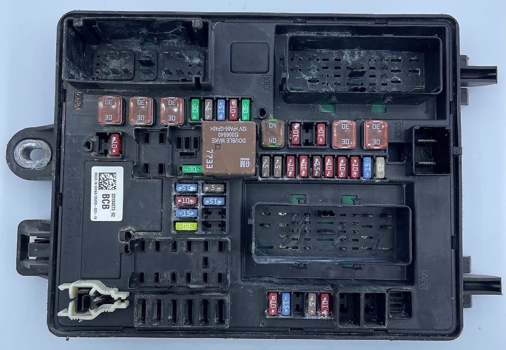 Fuse box - 2019 Cadillac CTS Base