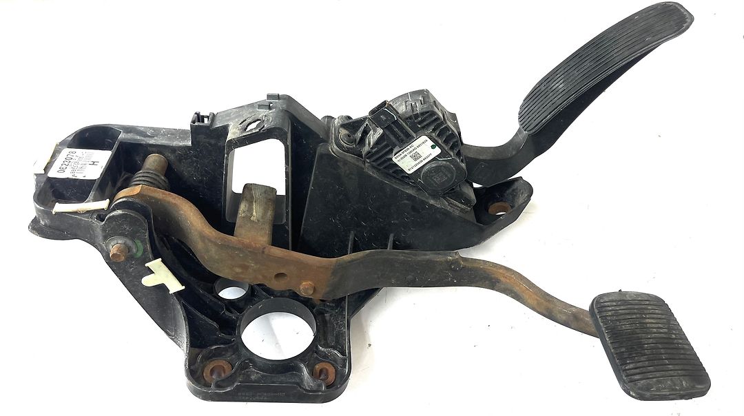 Pedal brake/clutch - 2013 Ford Explorer XLT