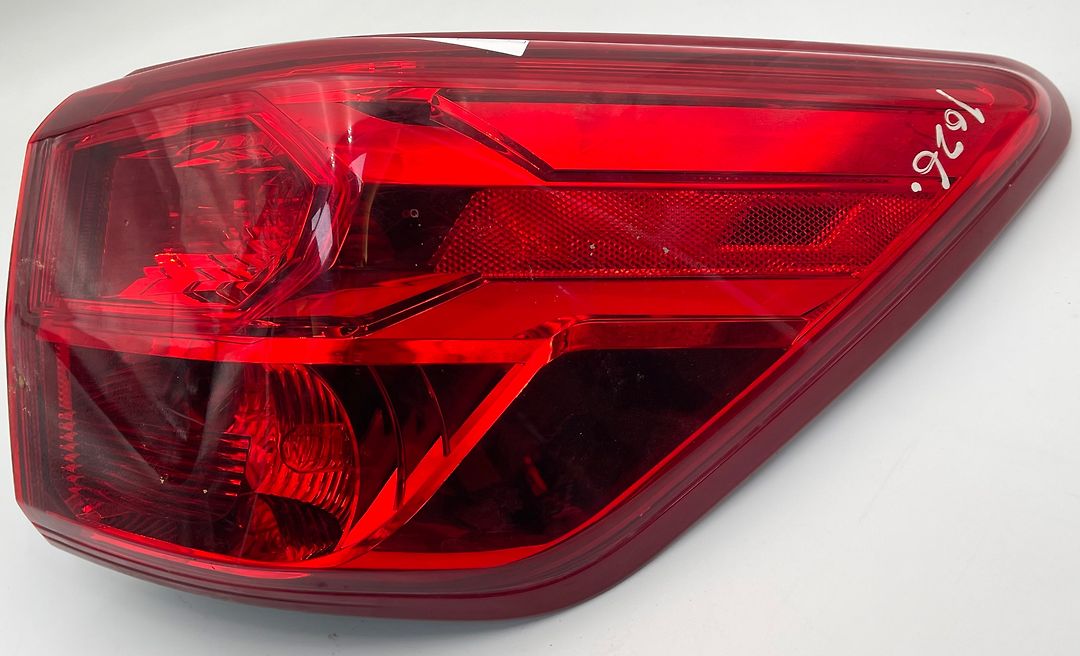 Tail Light (RH) - 2016 Nissan Pathfinder