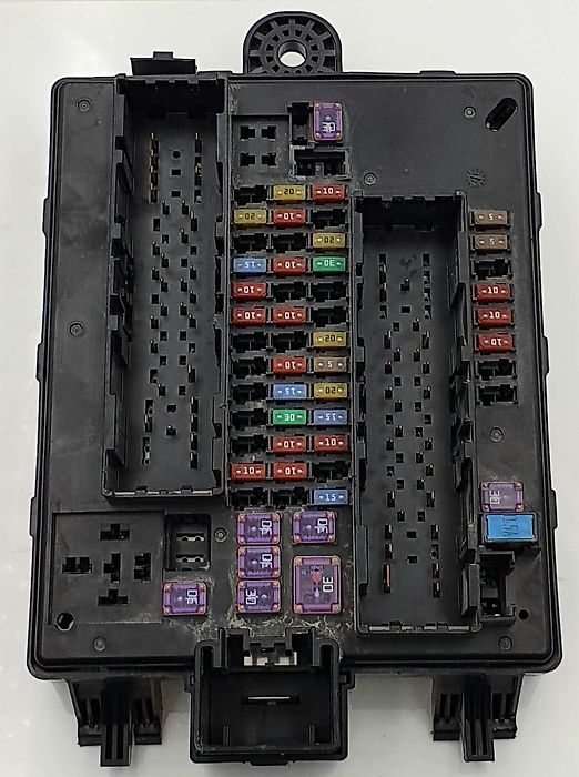 Fuse box - 2018 Cadillac XT5 Premium Luxury