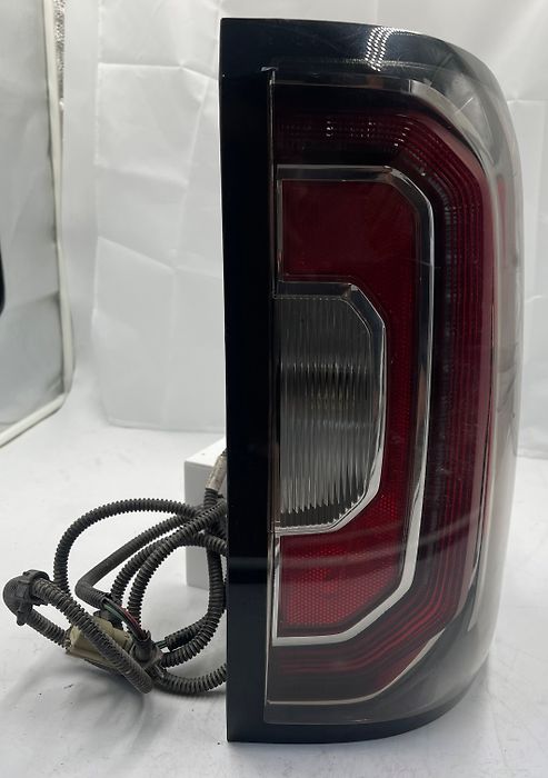 Tail Light (RH) - 2015 GMC Sierra