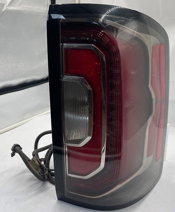 Tail Light (RH) - 2015 GMC Sierra