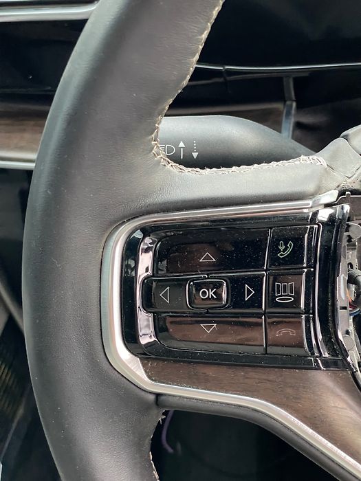 Steering wheel - 2022 Jeep Grand Wagoneer Series I