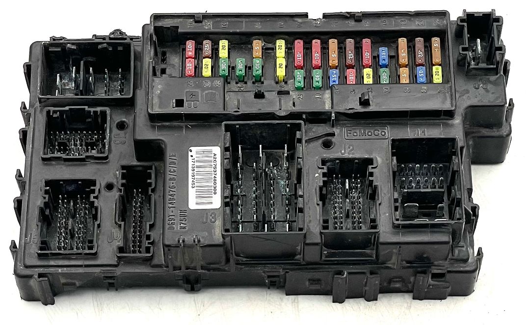 Fuse box - 2017 Lincoln MKC Select