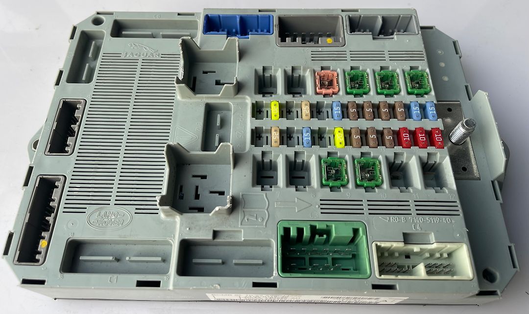 Fuse box - 2015 Jaguar XF