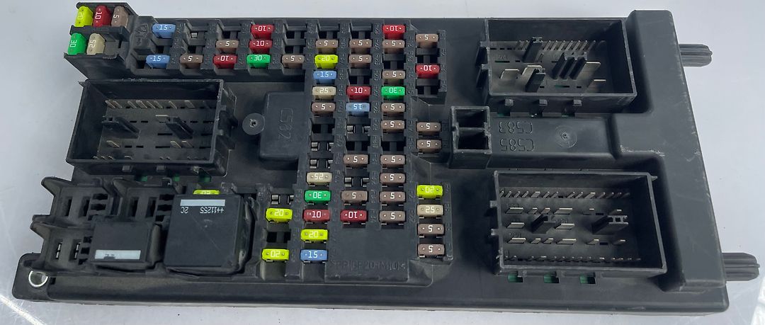 Fuse box - 2012 Land Rover RANGE ROVER EVOQUE