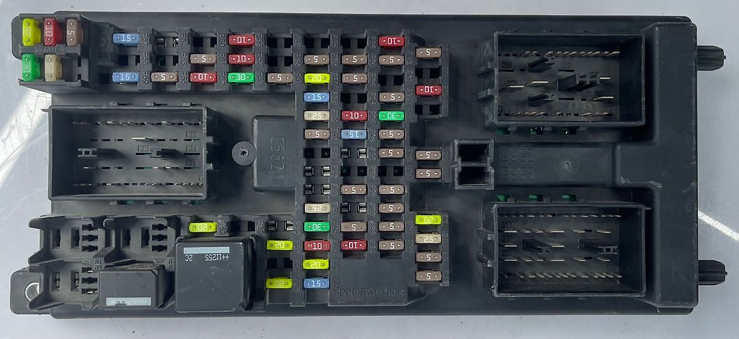 Fuse box - 2012 Land Rover RANGE ROVER EVOQUE