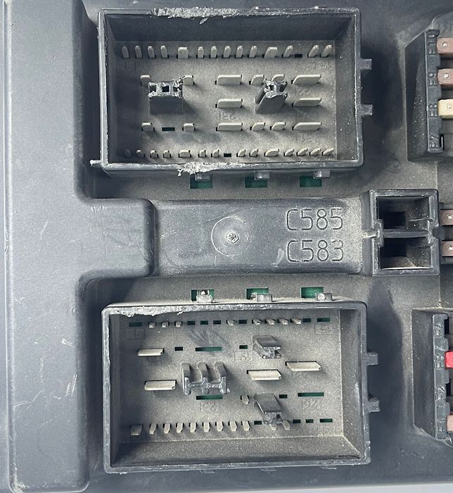 Fuse box - 2012 Land Rover RANGE ROVER EVOQUE