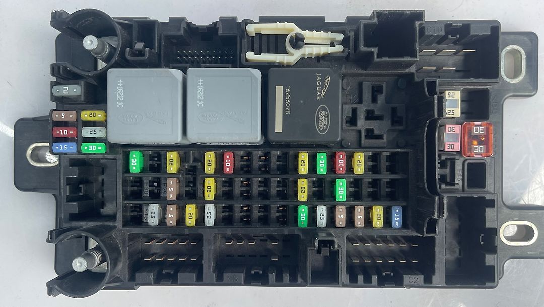 Fuse box - 2018 Jaguar E-Pace