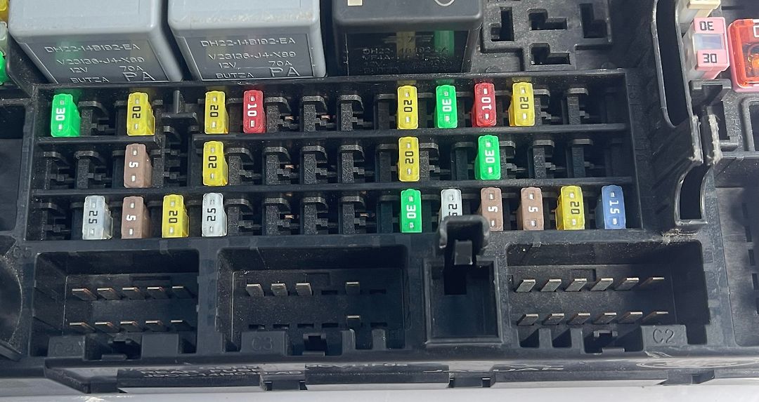 Fuse box - 2018 Jaguar E-Pace