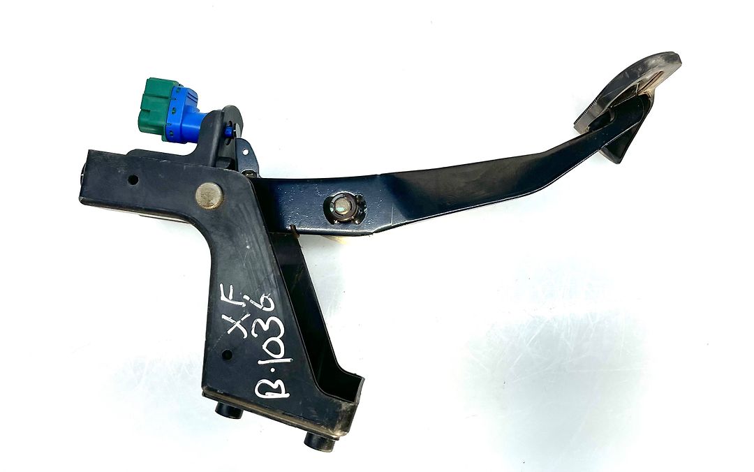 Pedal brake/clutch - 2011 Jaguar XF