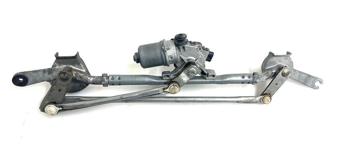 Windshield wiper motor) - 2017 Cadillac XT5