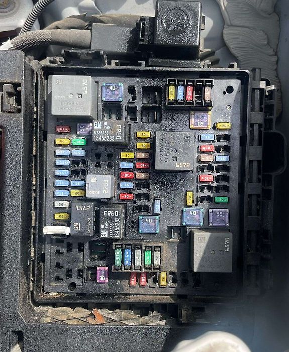 Fuse box engine - 2019 Cadillac XT5