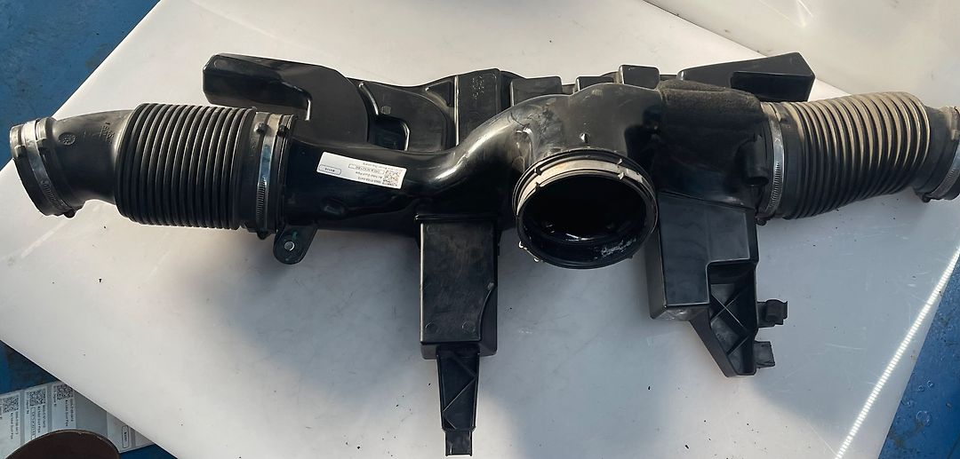 Air Inlet Duct Pipe - 2019 Land Rover DISCOVERY