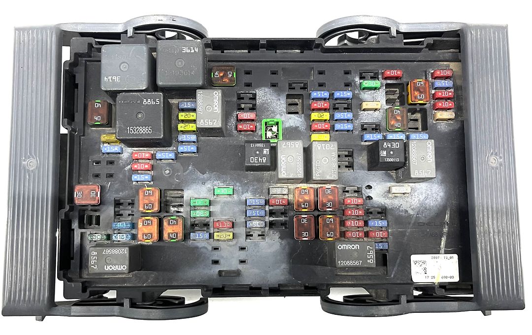 Fuse box - 2014 Chevrolet SILVERADO