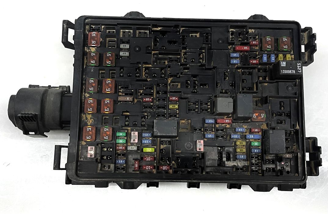 Fuse box - 2017 Chevrolet Suburban