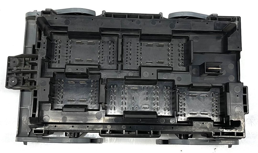 Fuse box - 2013 Chevrolet SILVERADO