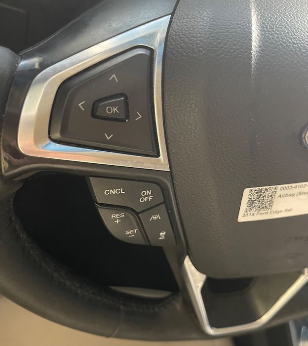 Steering wheel - 2019 Ford Edge SEL