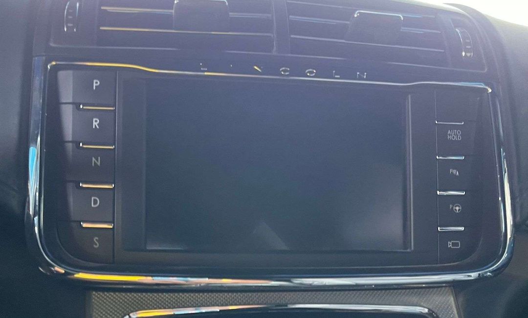 Info-gps-tv screen - 2018 Lincoln Continental