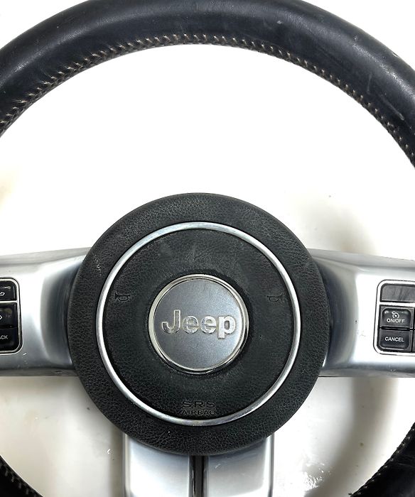 Steering wheel - 2022 Jeep Grand Cherokee L Limited