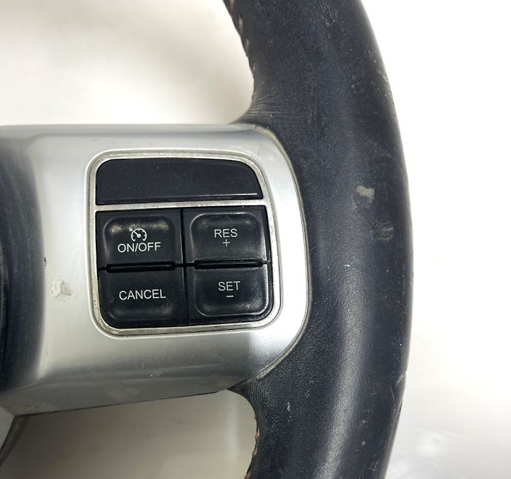 Steering wheel - 2022 Jeep Grand Cherokee L Limited