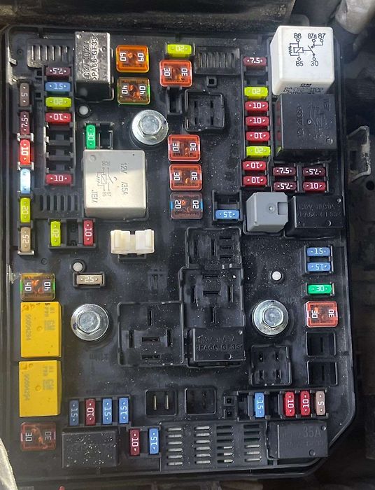 Fuse box engine - 2018 Chevrolet Equinox