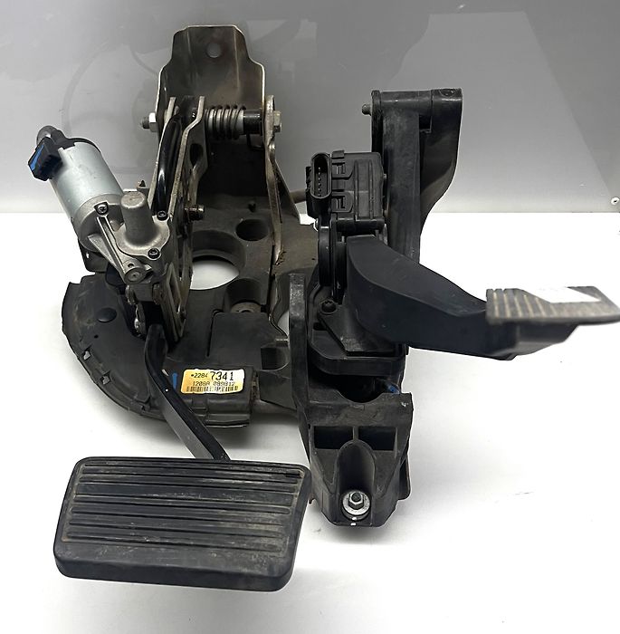 Pedal brake/clutch - 2012 GMC Yukon XL