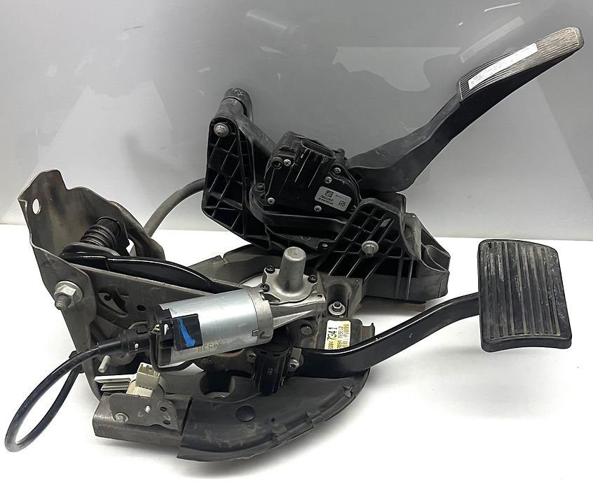 Pedal brake/clutch - 2012 GMC Yukon XL