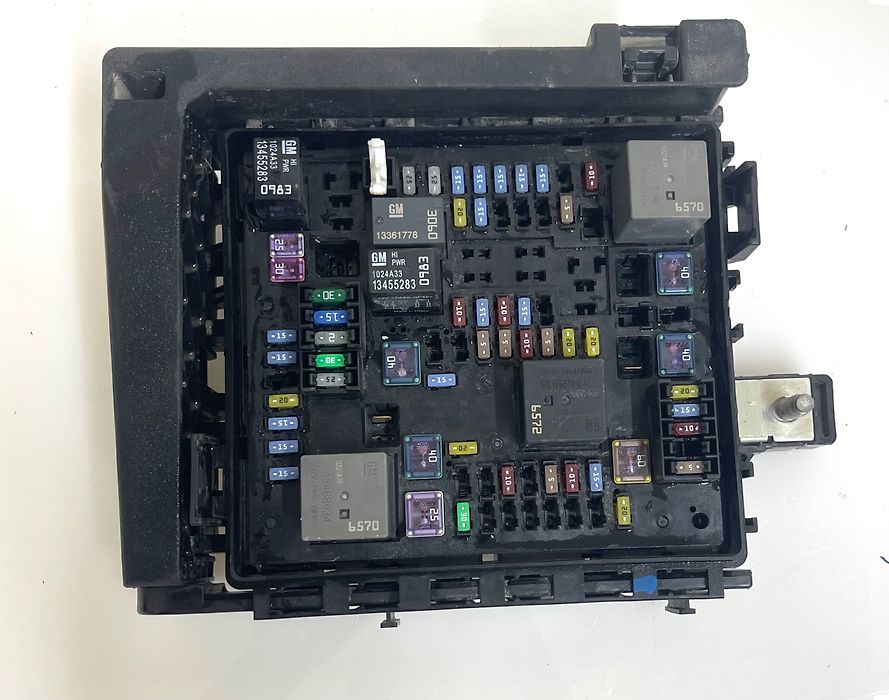 Fuse box - 2021 Chevrolet Trailblazer LT