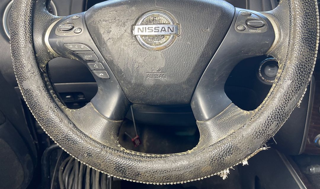 Steering wheel - 2014 Nissan Pathfinder