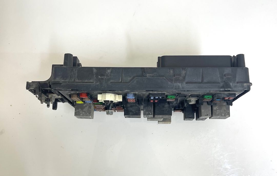 Fuse box - 2019 Cadillac XTS Luxury FWD