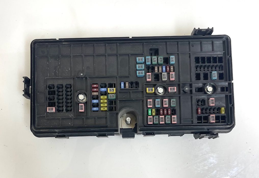 Fuse box - 2021 Ford Explorer XLT