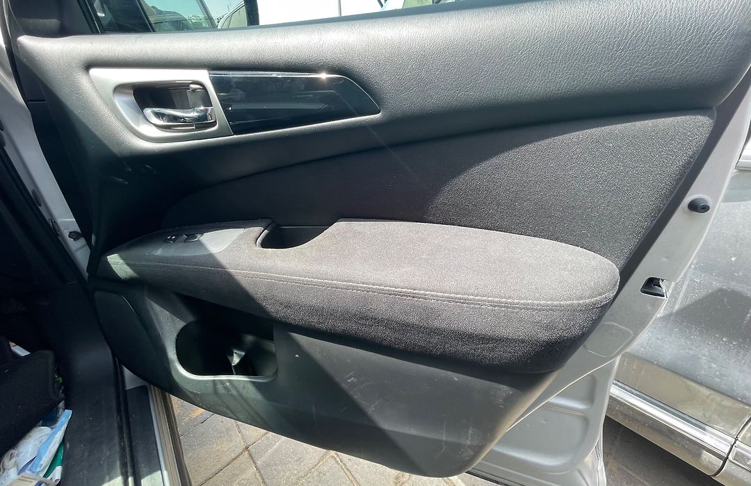 Door (RHF) - 2014 Nissan Pathfinder SE 3.5i