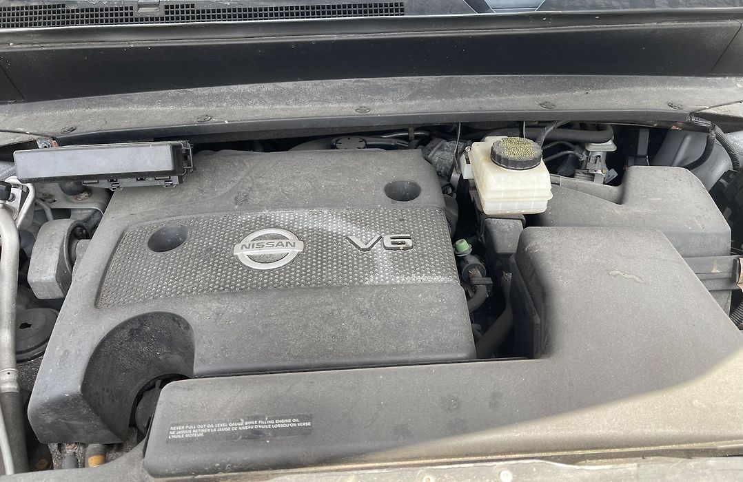 Engine  - 2014 Nissan Pathfinder SE 3.5i