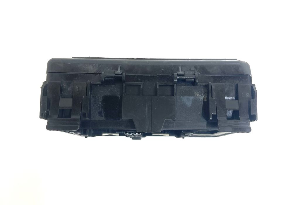 Fuse box - 2022 Lincoln Corsair Standard