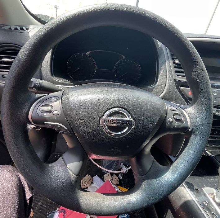 Steering wheel - 2014 Nissan Pathfinder SE 3.5i