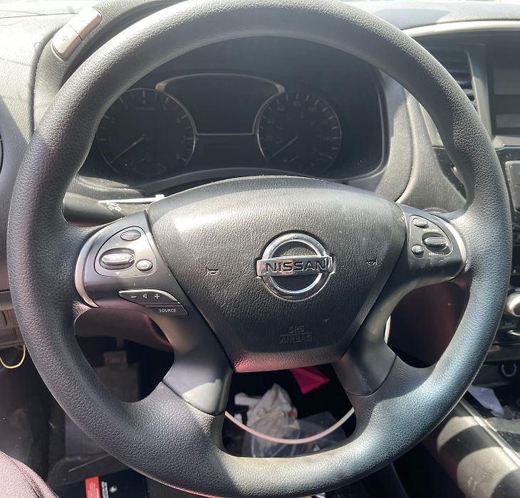 Steering wheel - 2014 Nissan Pathfinder SE 3.5i