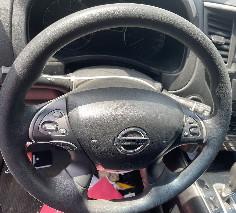 Steering wheel - 2014 Nissan Pathfinder SE 3.5i